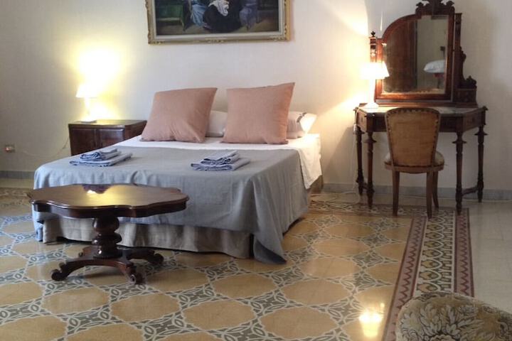Room 4 of 7