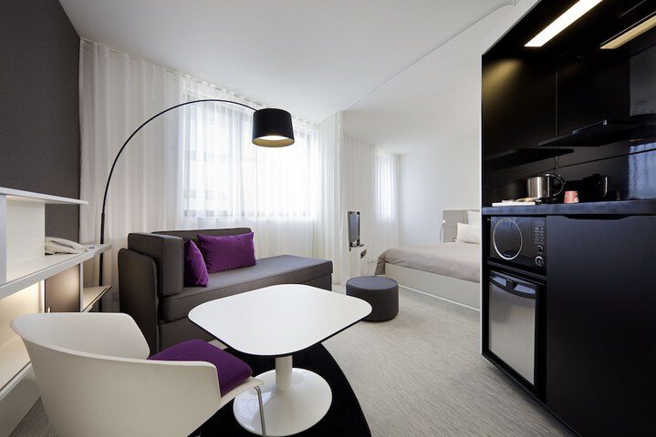 Room 8 of 106