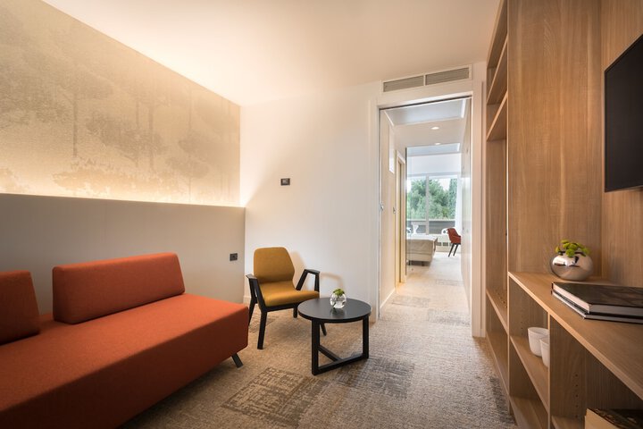 Room 10 of 86