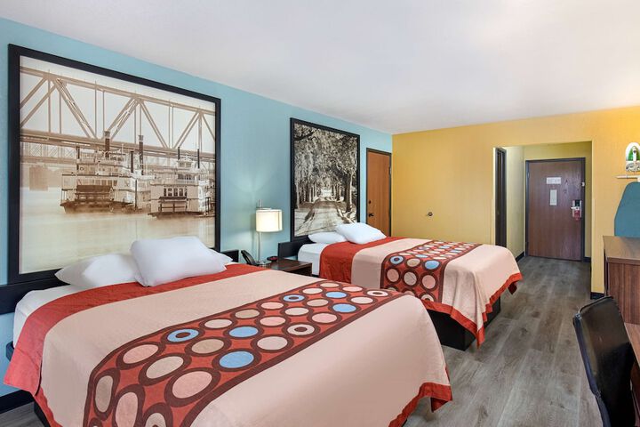 1 Queen Bed (7 of 15)