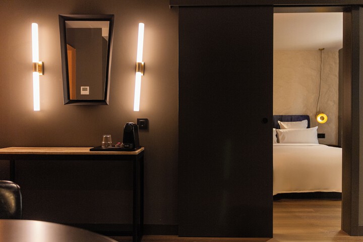 Room 52 of 77