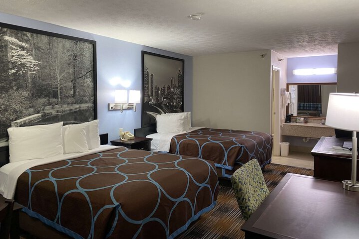 2 Queen Beds (1 of 5)