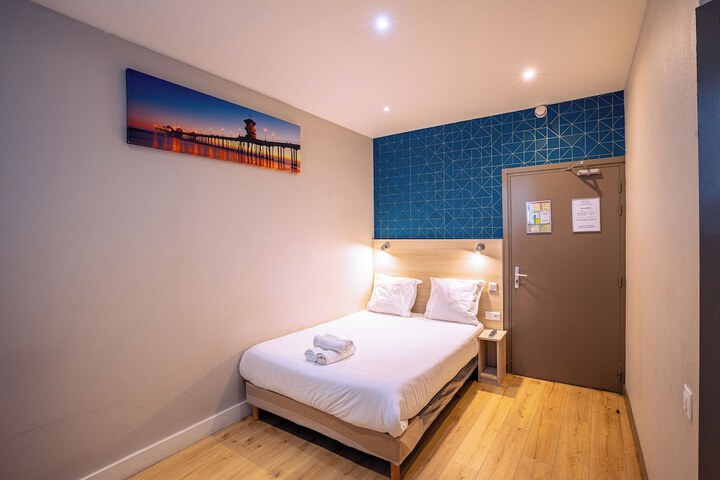 Room 8 of 19