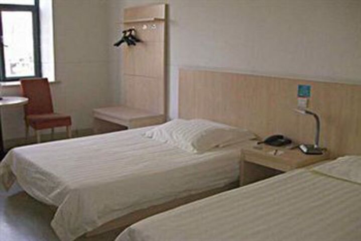 Room 4 of 5