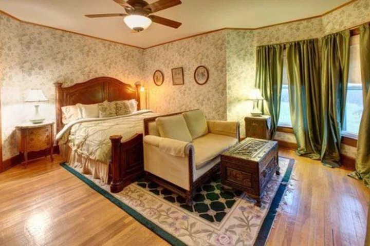 Room 13 of 100