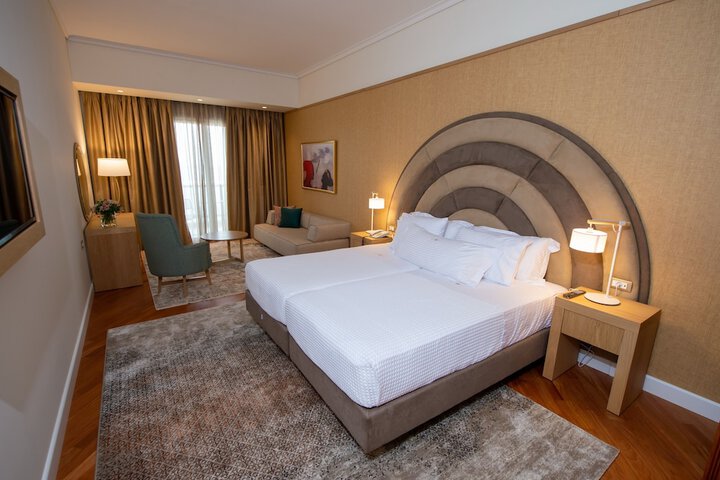 Room 13 of 80