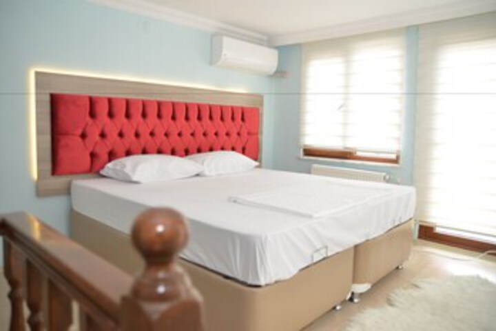 Room 11 of 25