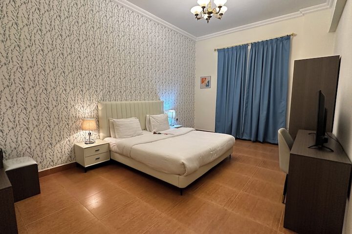 Room 4 of 17