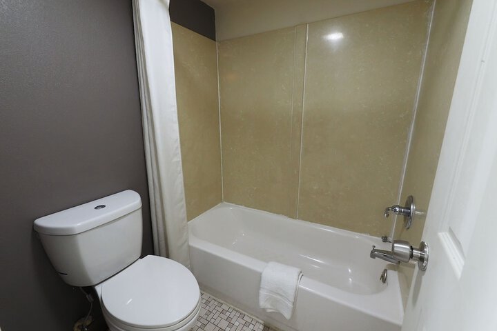 Renovated Standard King Bed (8 of 21)