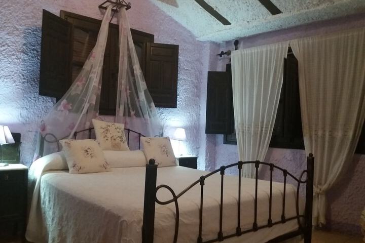 Room 28 of 61