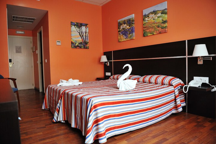 Room 4 of 36