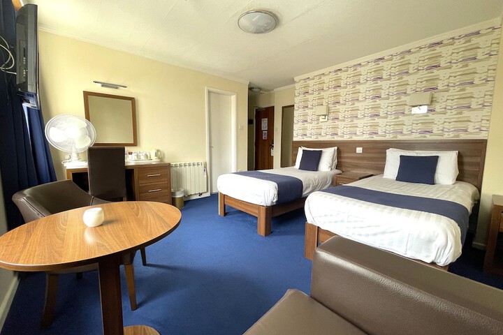Room 25 of 118