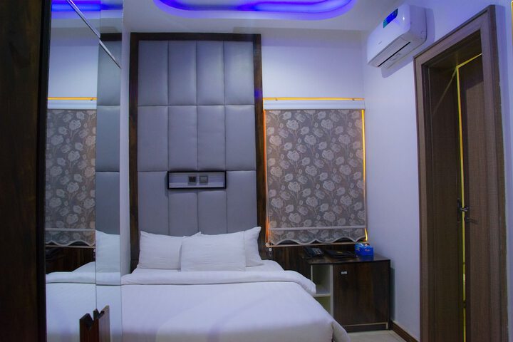 Room 17 of 24