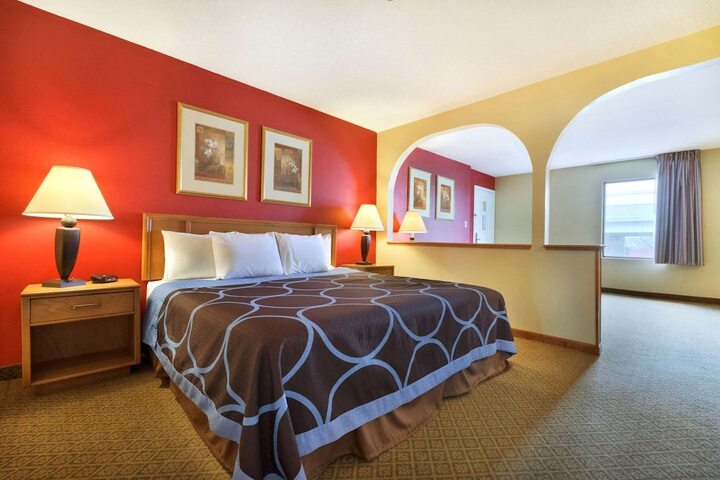 1 King Bed (6 of 9)