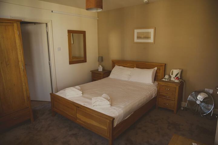 Room 11 of 19