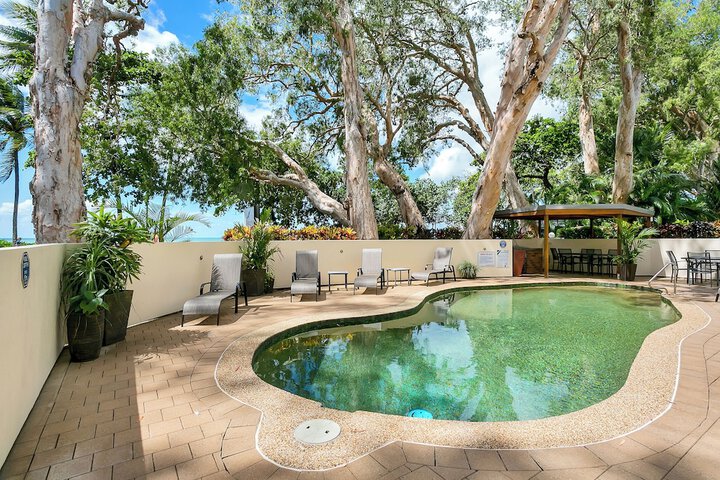 Pool 15 of 21