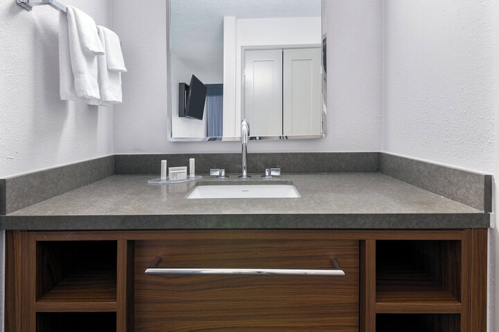 Room 15 of 39