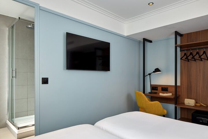 Room 11 of 36