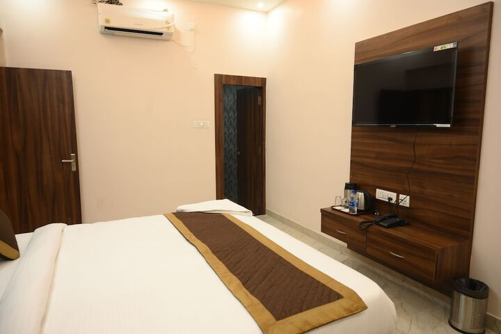 Room 12 of 38