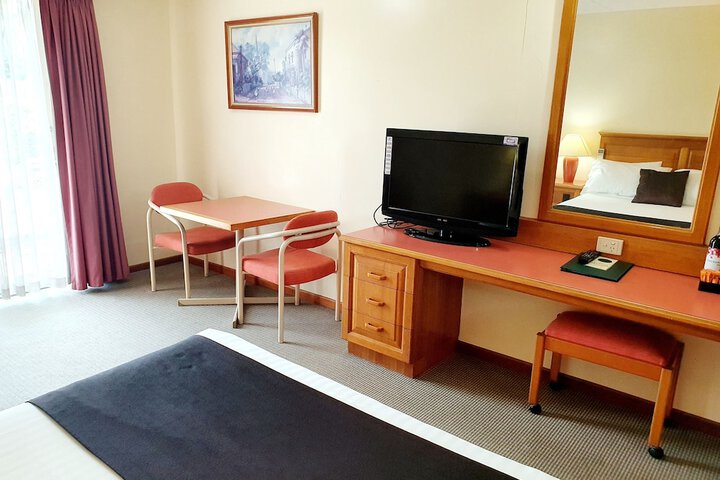 Room 28 of 68
