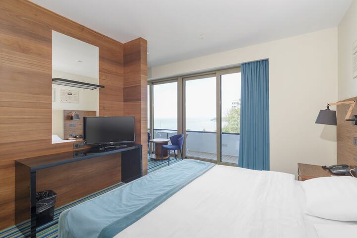 Room 43 of 75