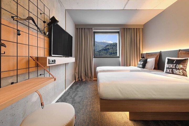 Room 18 of 32