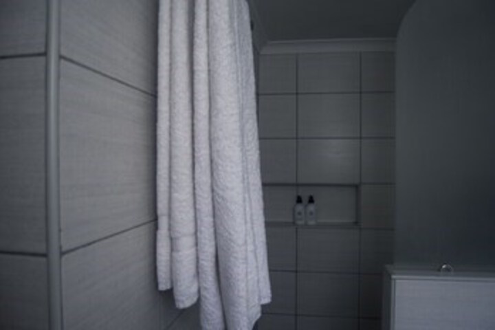 Room 9 of 33