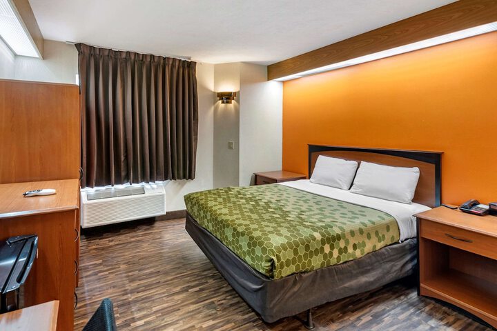 Room 9 of 20
