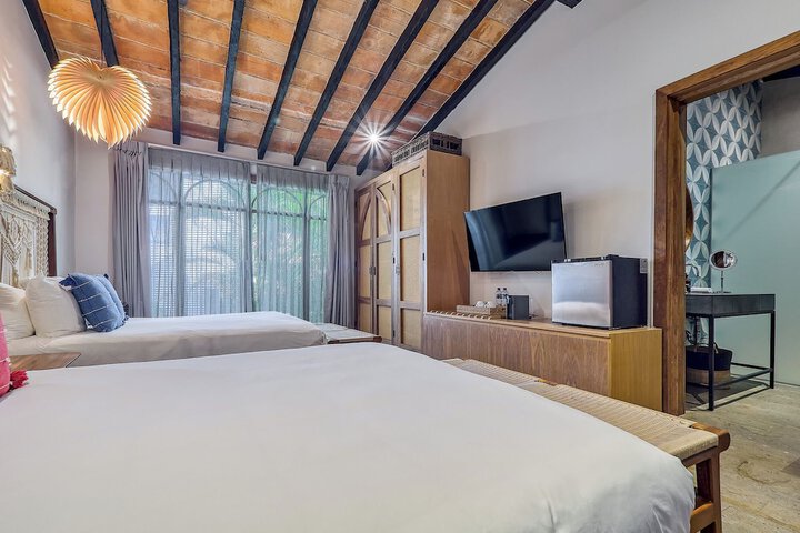 Room 51 of 270