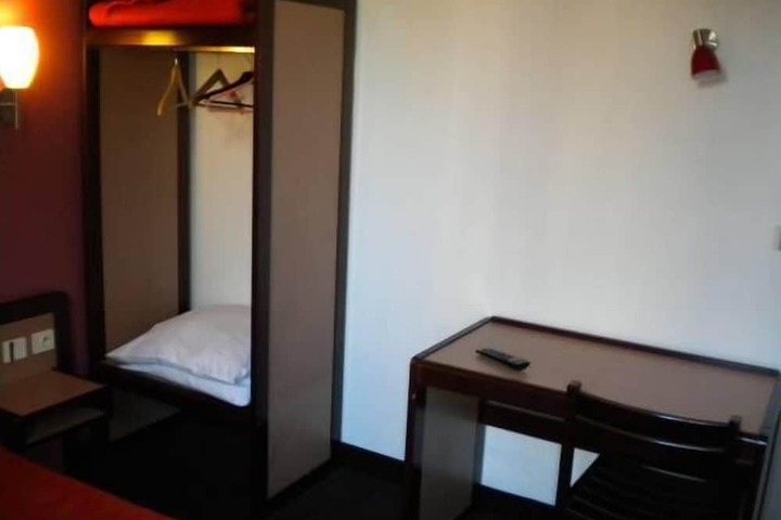 Room 16 of 33