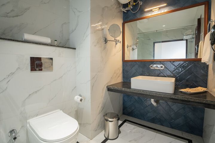 Room 24 of 38