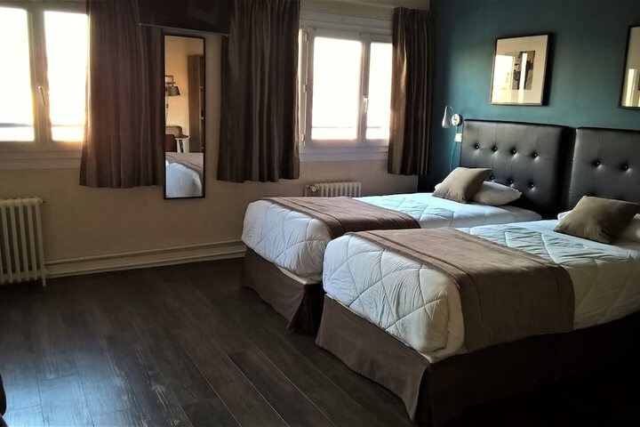Room 12 of 90