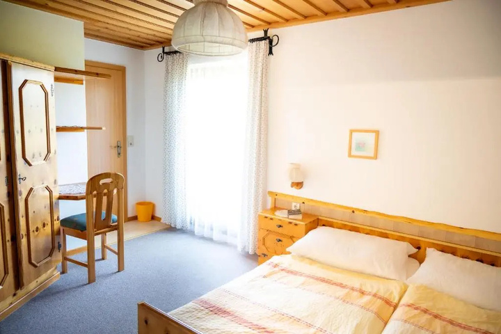 Room 2 of 6