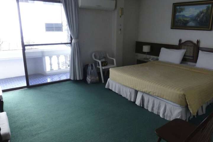 Room 8 of 35