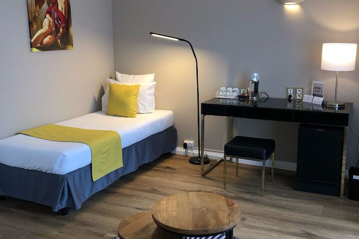 Room 49 of 106