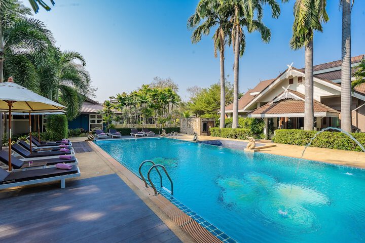Hotel with Pool