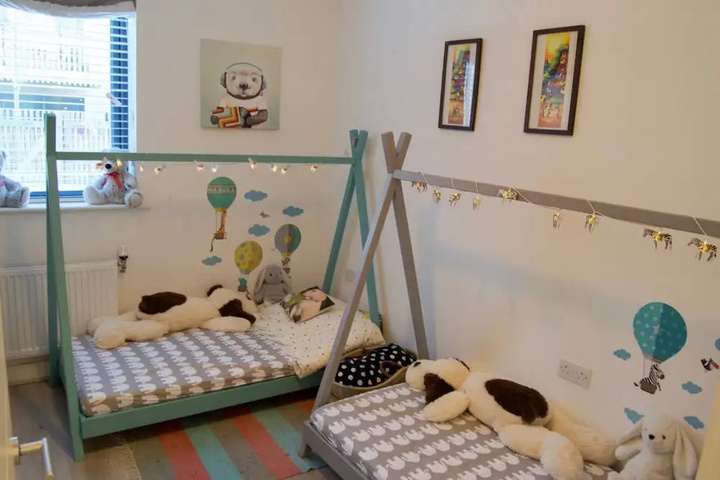 Room 2 of 16