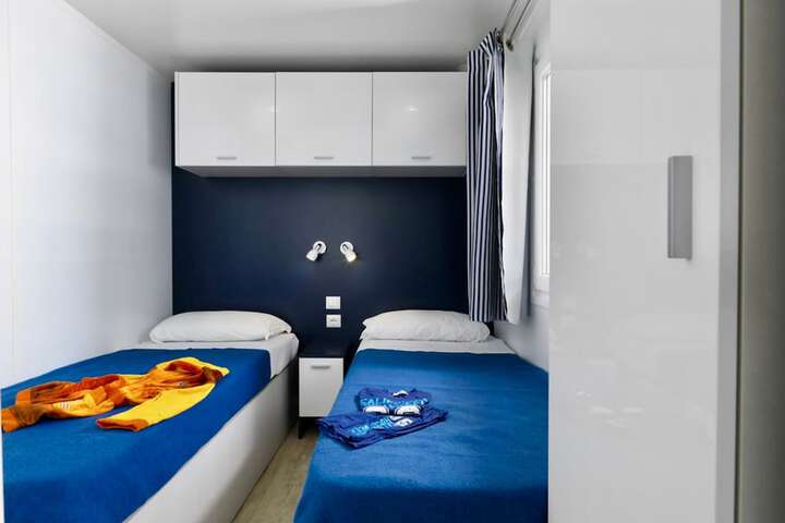 Room 8 of 173