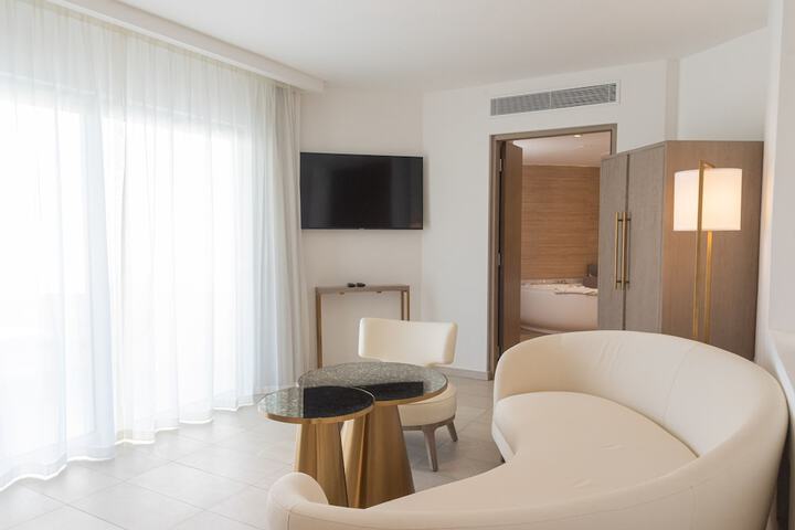 Room 35 of 322