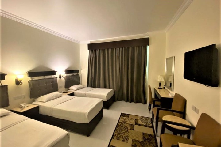Room 25 of 39