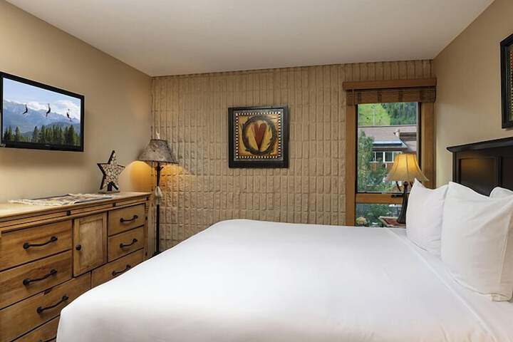 Room 13 of 77