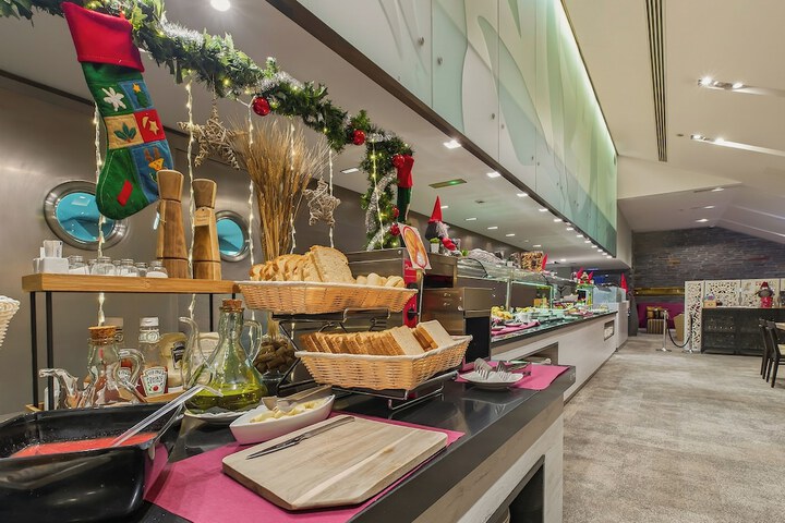 Dining 85 of 124