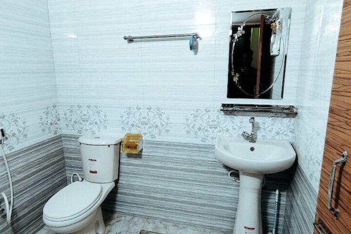 Room 14 of 22