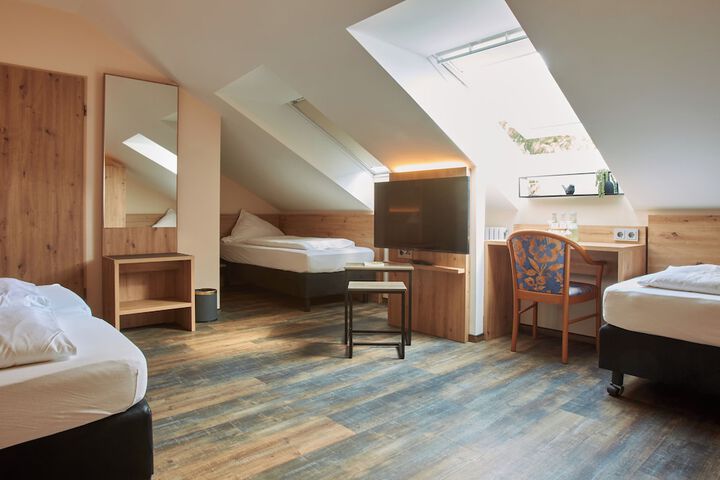 Room 37 of 142