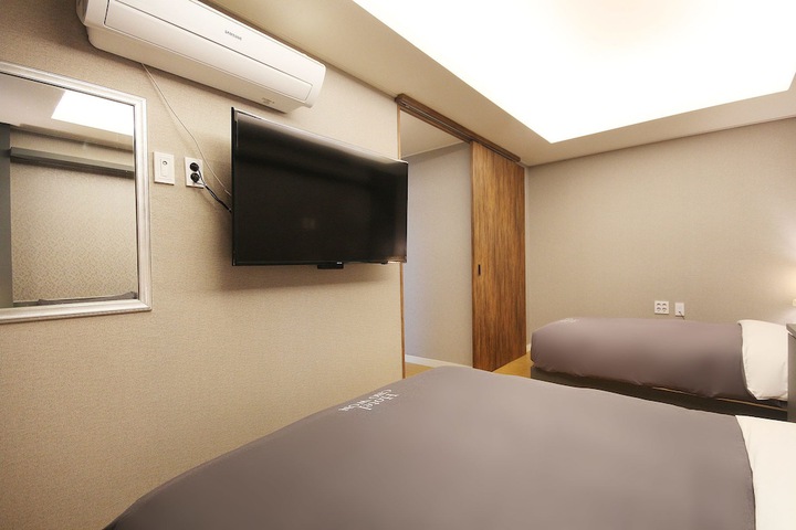 Room 34 of 127