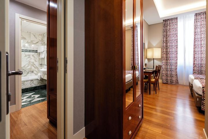 Room 70 of 157