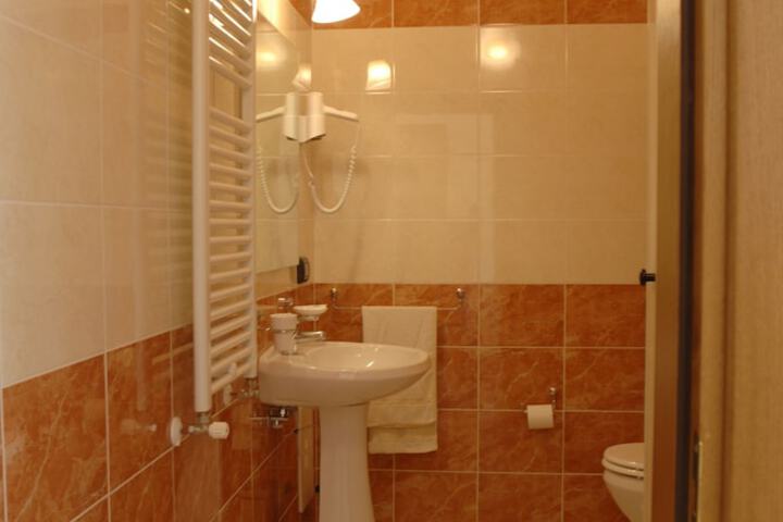 Room 14 of 15