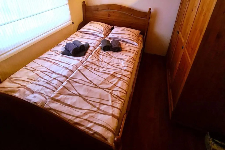 Room 4 of 18