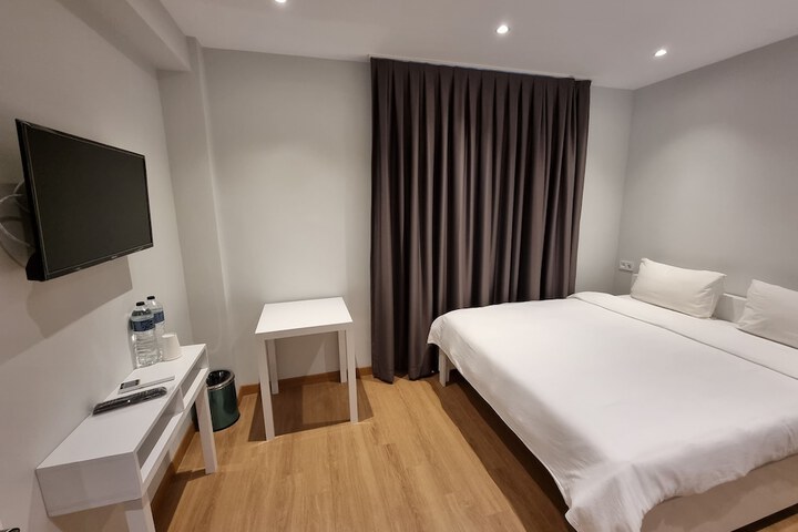 Room 11 of 20