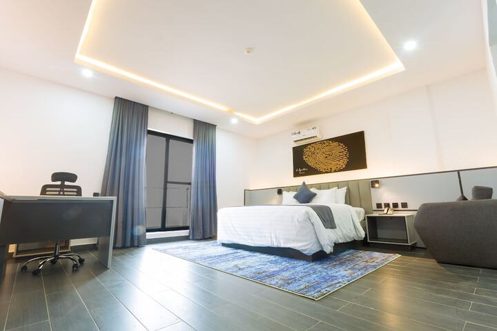 Room 5 of 32